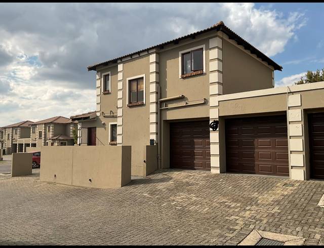 3 BEDROOM TOWNHOUSE FOR SALE IN THE REEDS